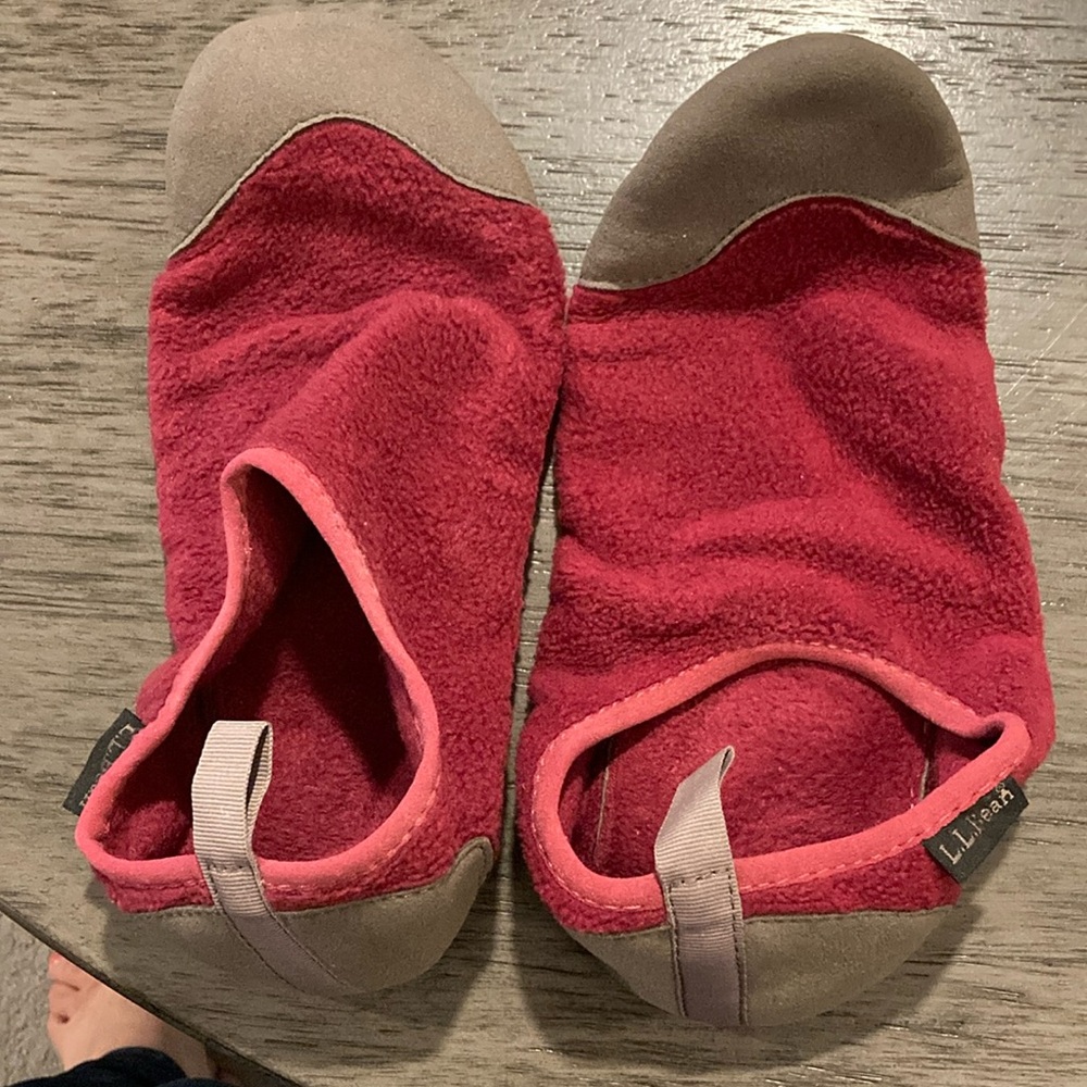 L.L. Bean Burgundy and Tan Women's Travel Slippers Size 6-7 NWOT